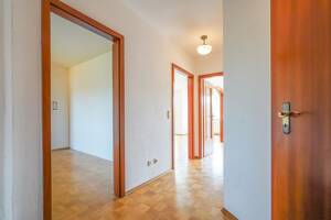 Wohnkomfort auf ca. 80 m² mit zwei Balkonen sowie eigenem Tiefgaragenstellplatz – 40470 Düsseldorf – Vorschaubild 3