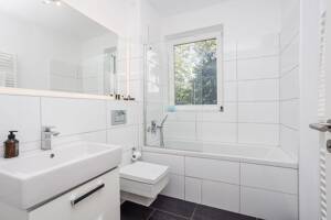 Grüne Idylle in Charlottenburg: 2-Zimmer-Neubauwohnung mit Terrasse am Ruhwaldpark – 14052 Berlin – Vorschaubild 4