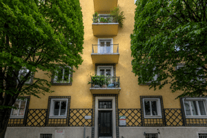 Charmante 3-Zimmer-Wohnung mit zwei Balkonen und Gestaltungspotenzial in Neuhausen – 80636 München – Vorschaubild 2