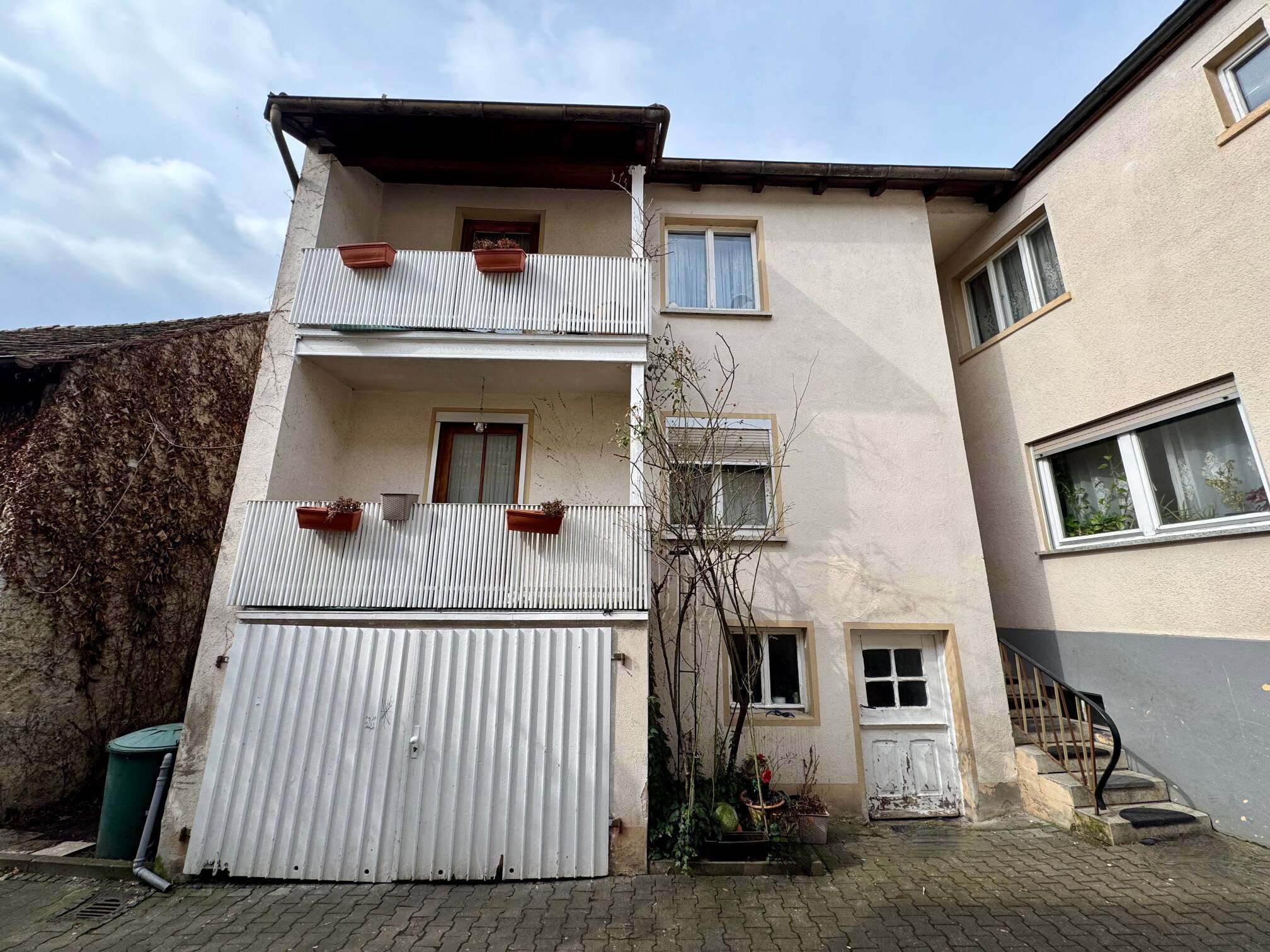 **BEZUGSFREI** Altes Haus, neue Chancen - Doppelhaushälfte mit Nebengebäude und Grundstück – Hirschaid – Vorschaubild 6