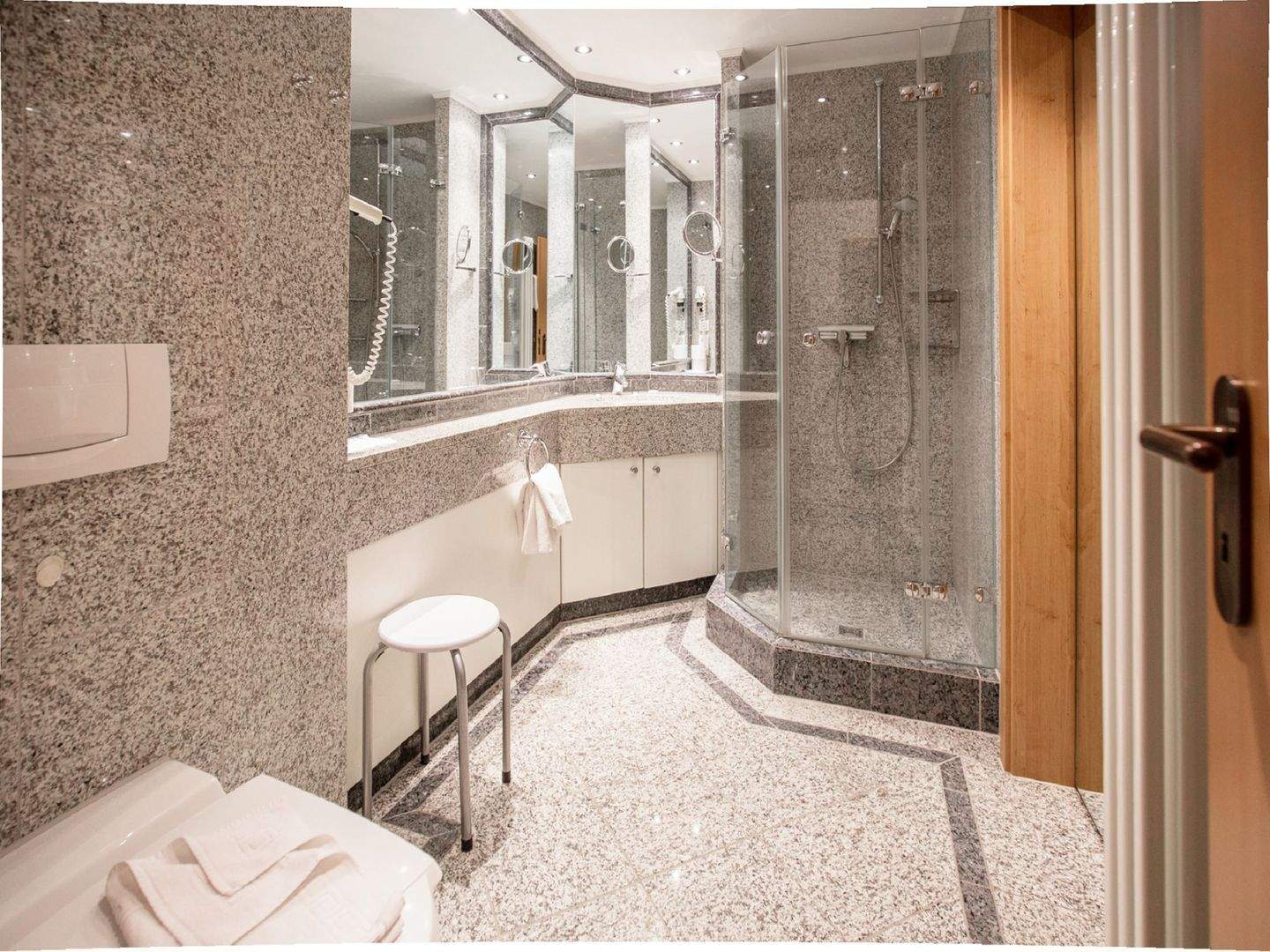Komfort Apartment mit großzügigem Balkon am Parkrand zur Meerseite – Binz – Vorschaubild 4