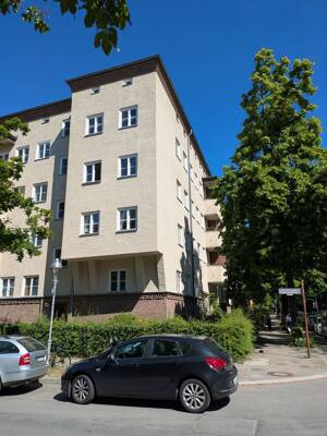 2-Zimmer-Altbauwohnung mit Balkon im beliebten Rheingauviertel – 14197 Berlin – Vorschaubild 1