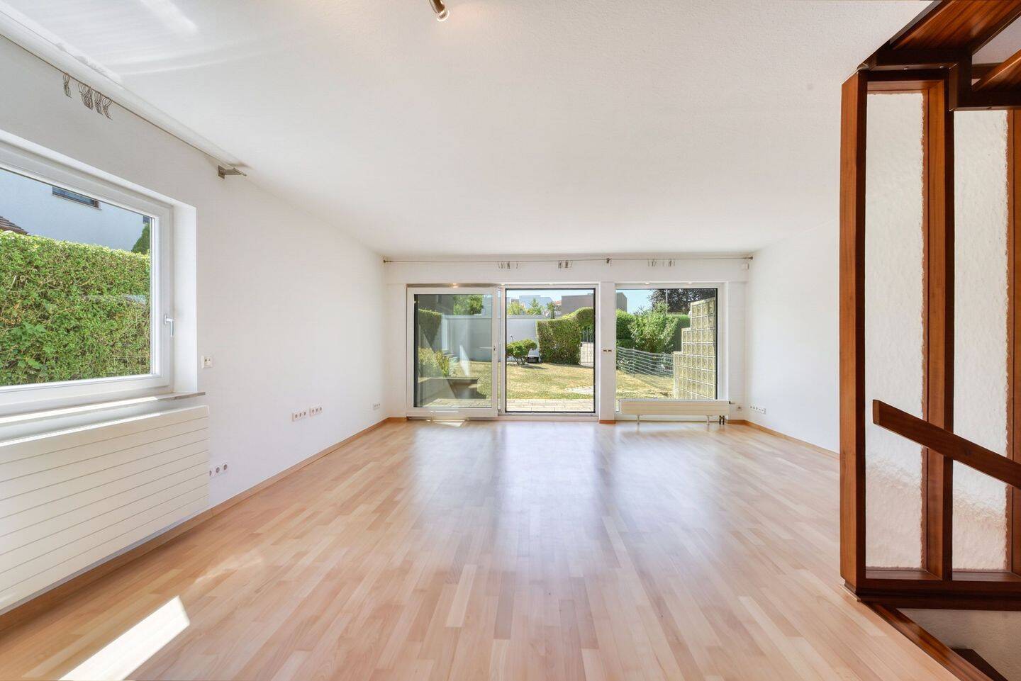 +++ 1-Familien-Reihen-Eckhaus - frisch renoviert & teilmodernisiert - inklusive Einbauküche & Garage +++