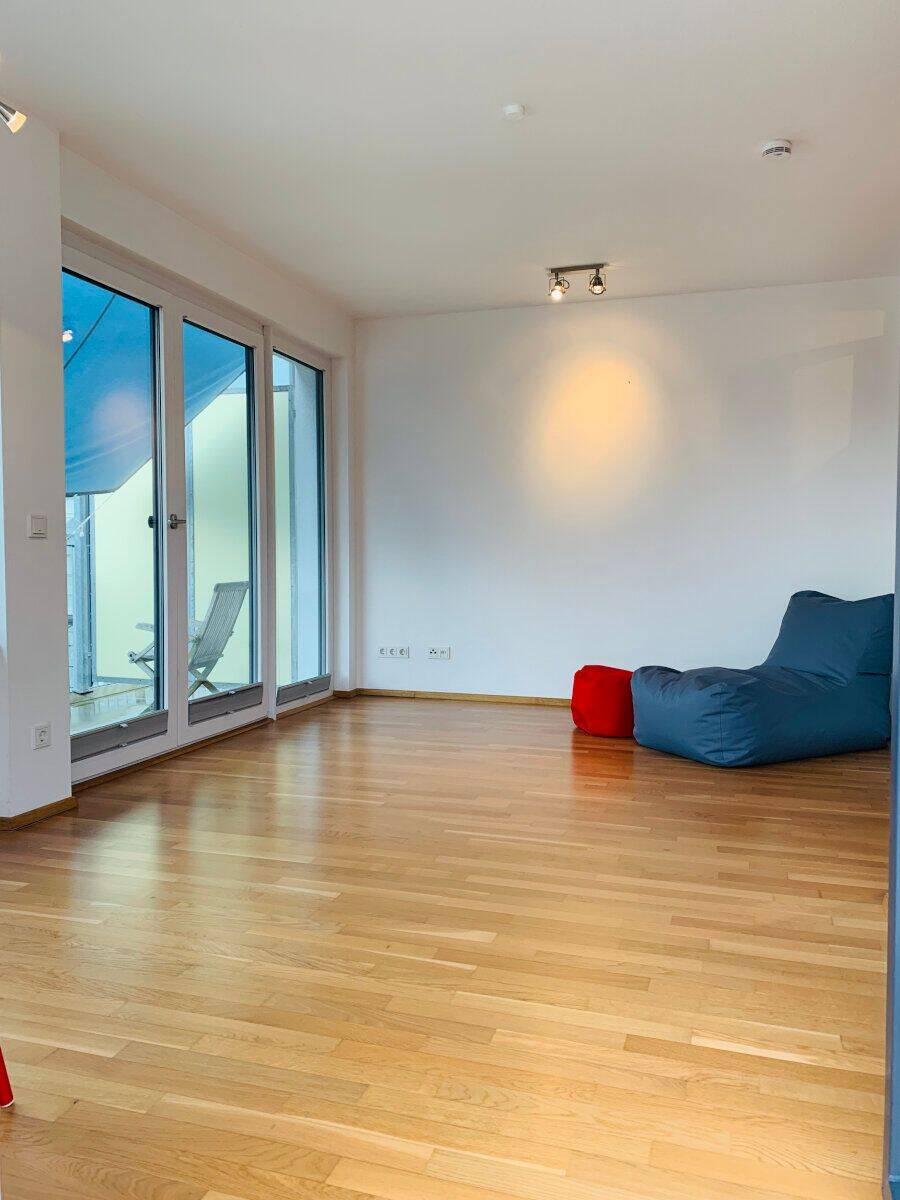 Lichtdurchflutetes 1,5-Zimmer Apartment mit 2 Balkonen – Fürth – Vorschaubild 4