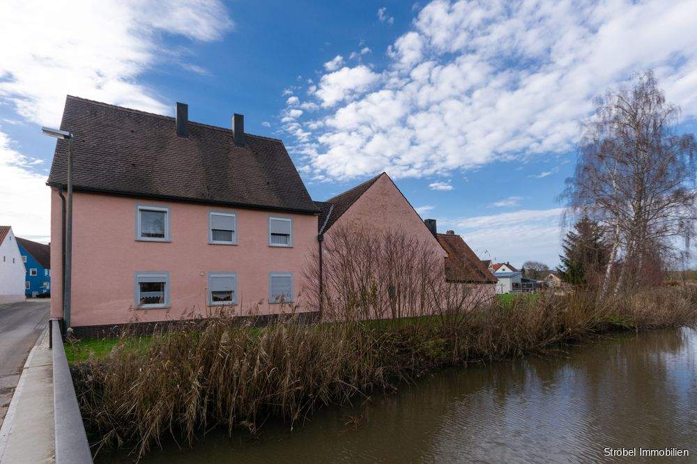 großzügiges Einfamilienhaus in Dürrwangen zu verkaufen – Dürrwangen – Bild 1 von 9