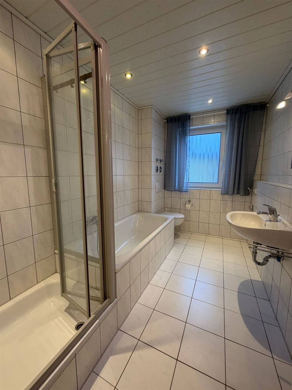 ** ETW mit langem Balkon, EBK und Klimaanlage** – Wiesbaden – Vorschaubild 6