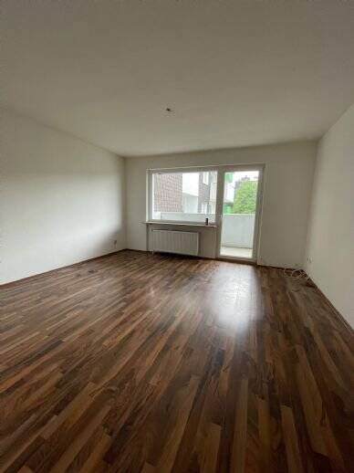 RS-Lüttringhausen, Timmersfeld, Wohnberechtigungsschein erforderlich, 2 Zimmer KDB, Balkon