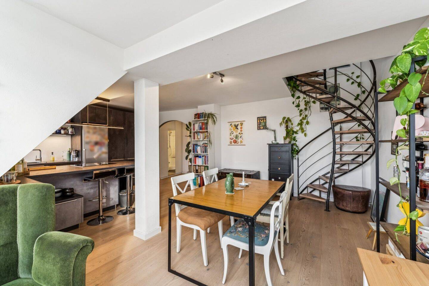 Charmante 2-Zimmer-Maisonettewohnung mit Altbauflair und ruhiger Lage in der Maxvorstadt – München – Vorschaubild 7