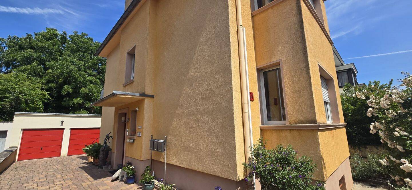SB-Rodenhof: 2-FH mit Kostmetikinstitut (vermietet) und zwei Garagen – Saarbrücken – Vorschaubild 4