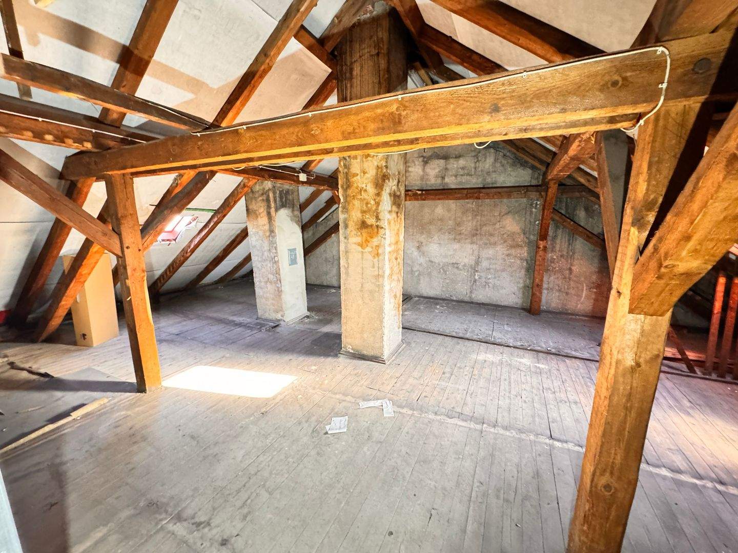 Provisionsfrei – Dachboden zum Ausbau mit Entwicklungspotenzial in Nürnberg – Nürnberg – Bild 1 von 9