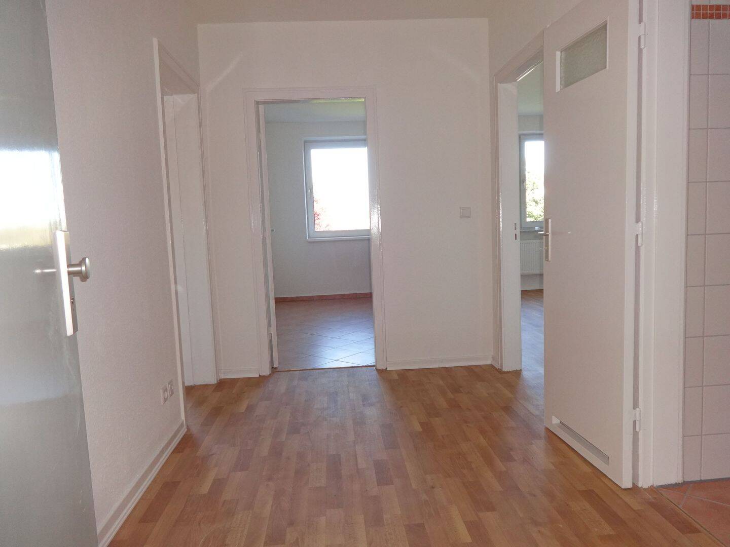 HH-Farmsen, 2-Zimmer Wohnung im 2.OG mit Balkon !! Bitte unsere Fragen beachten !!