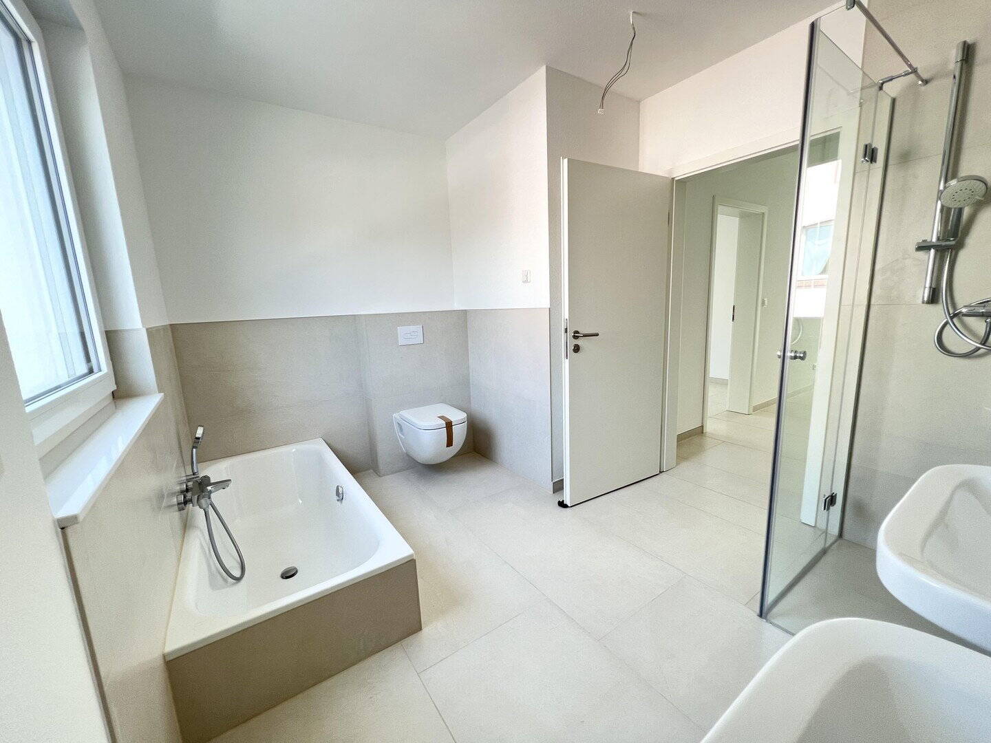 Neubau 2022 | 3,5-Zimmer-EG-Wohnung mit Garten, Terrasse & Aufzug in Hannover-Misburg – Hannover – Vorschaubild 4