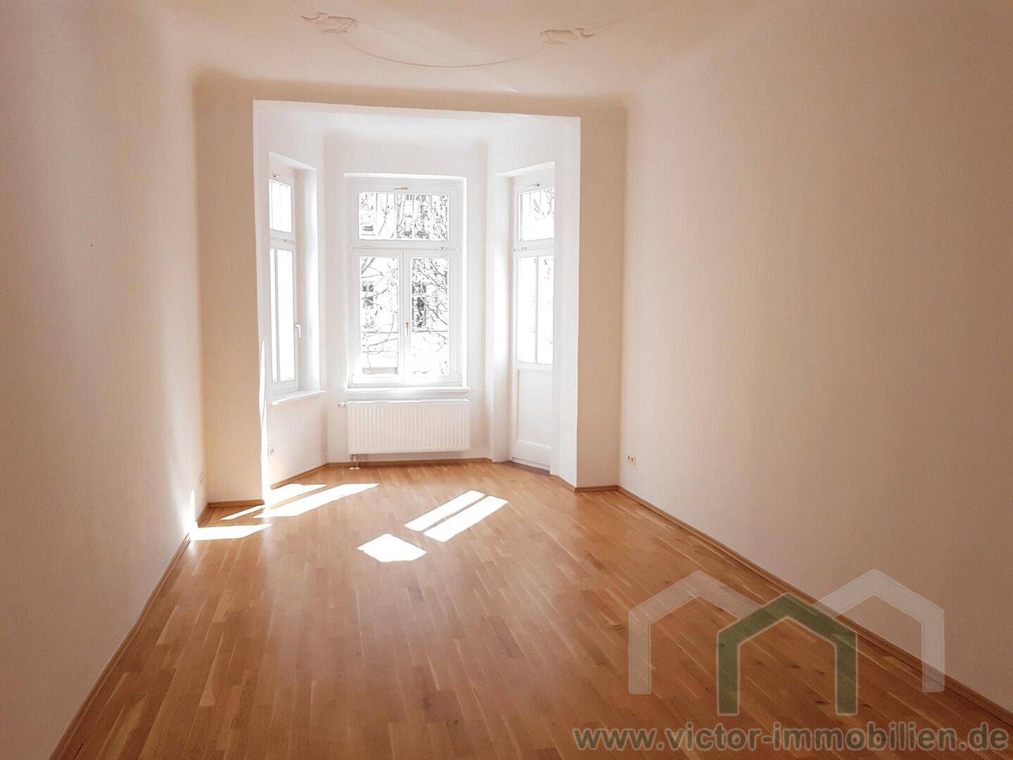 ** Große 4-Zimmer-Whg. mit zwei Balkonen und Tageslichtbad **