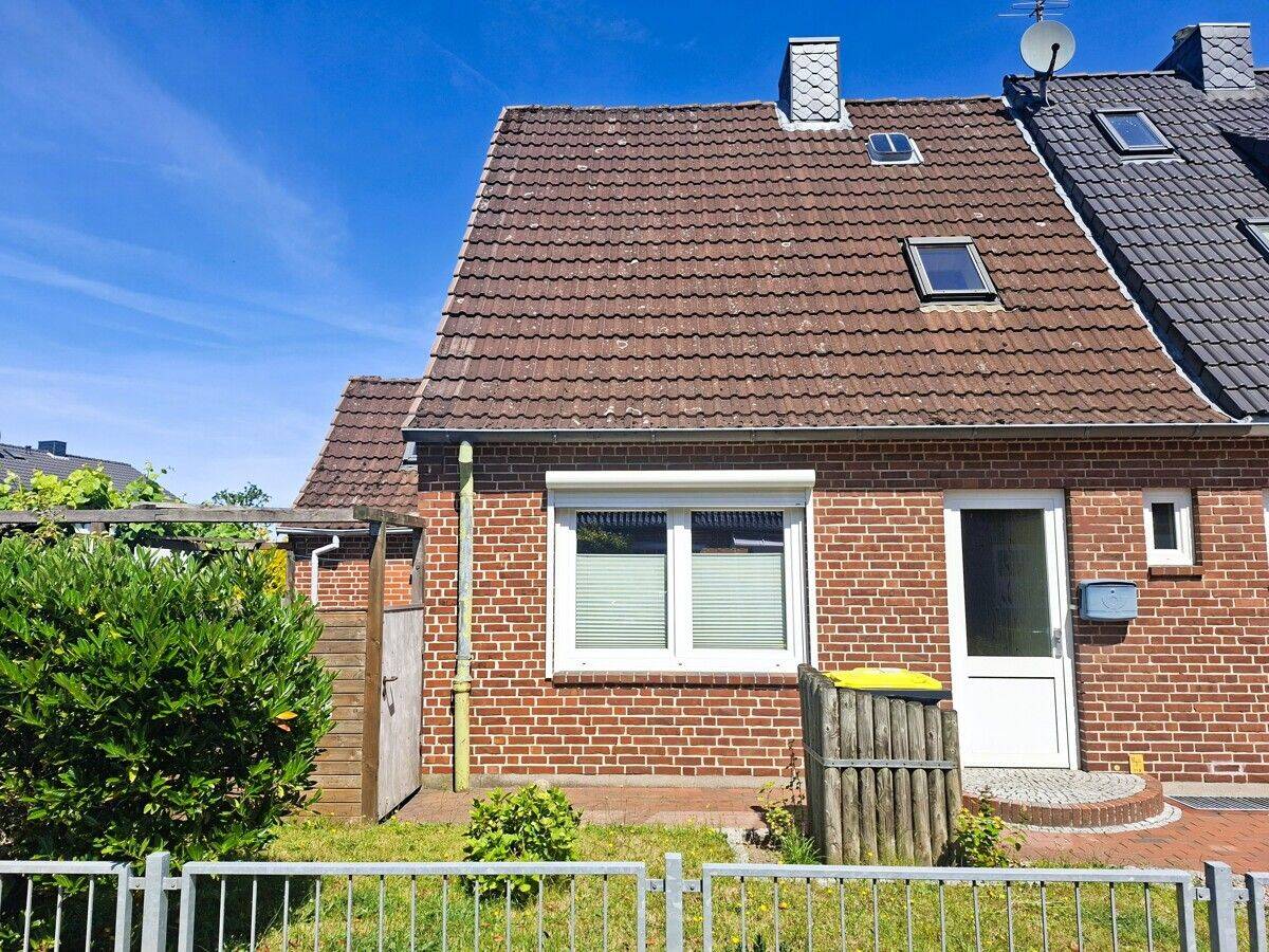 Kleines Reihenendhaus mit Carport