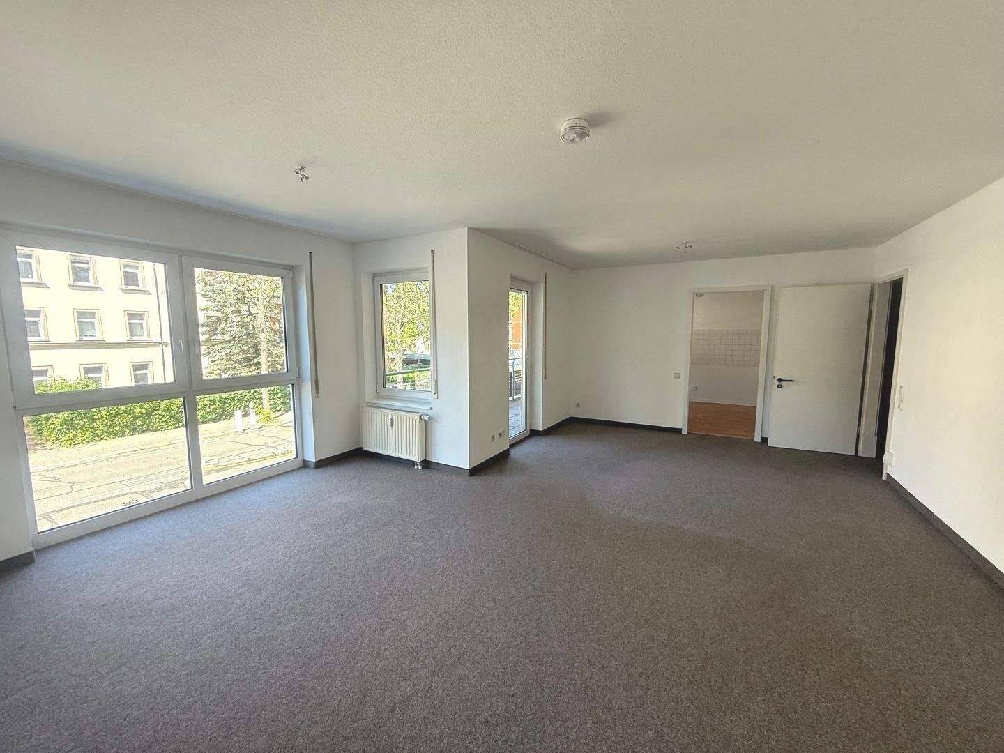 - 2-Raum-APARTMENT MIT 2 BALKONEN - SENIOR LIVING - barrierefrei – Chemnitz – Vorschaubild 3