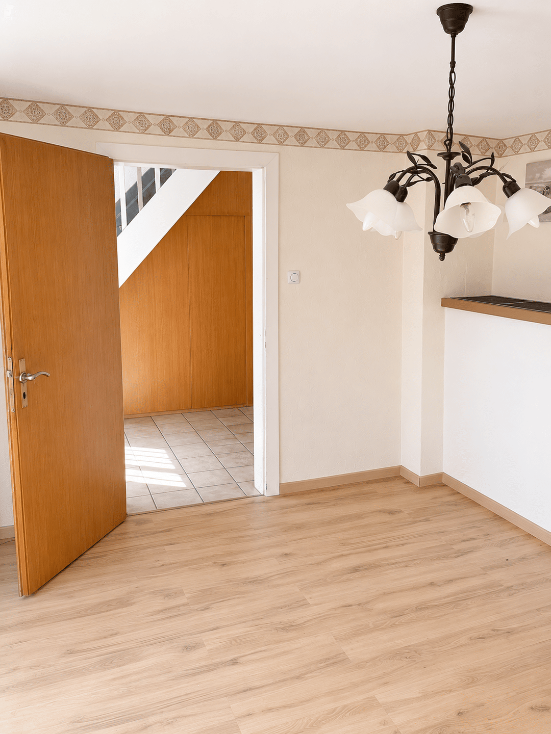 Handwerker aufgepasst: Freistehendes Einfamilienhaus mit Scheune und Garage wartet auf Ihre Ideen! – Oberrod – Vorschaubild 2