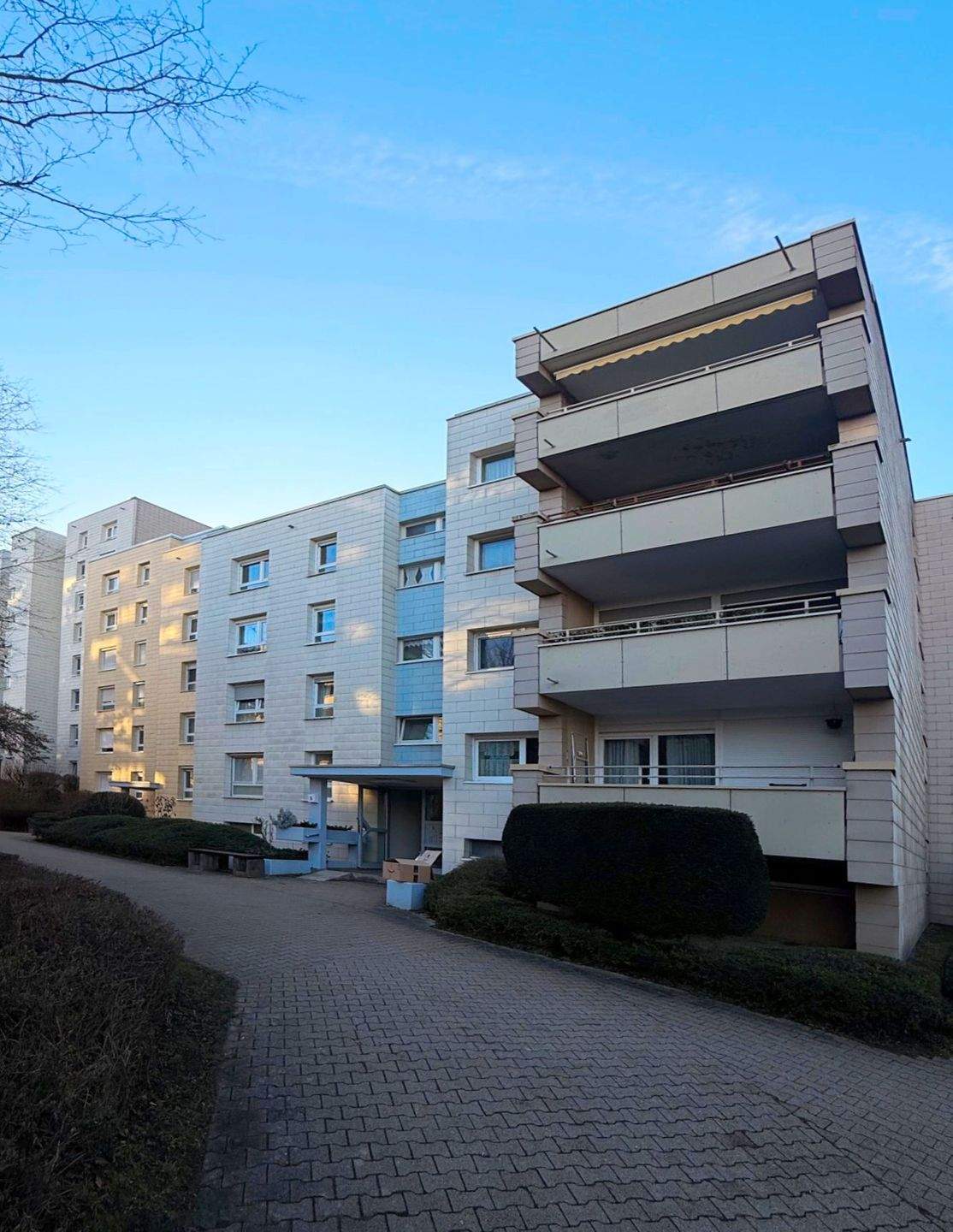 Hochwertig sanierte 3 Zimmer Wohnung mit Balkon und TG-Stellplatz in Pforzheim – Pforzheim – Bild 1 von 9