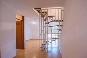 +++ individuelle DG-Maisonette mit separatem Zugang - S-Balkon mit Blick ins Grüne - renoviert - inkl. EBK & Kfz-Stpl... – 70439 Stuttgart – Vorschaubild 4