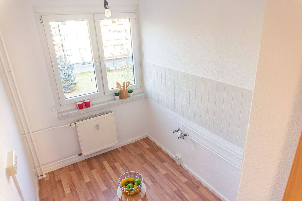 3-Raum-Wohnung mit Balkon unweit vom Rosengarten entfernt – Chemnitz – Vorschaubild 2