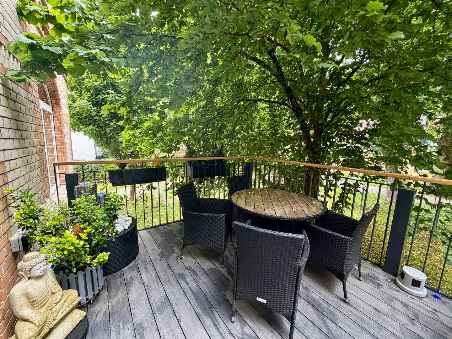 Luxuriöse 5,5 Zi.-Wohnung mit Einbauküche, Balkon, Wintergarten u. TG-Stellplätzen mitten in der Innenstadt – Ellwangen (Jagst) – Vorschaubild 2