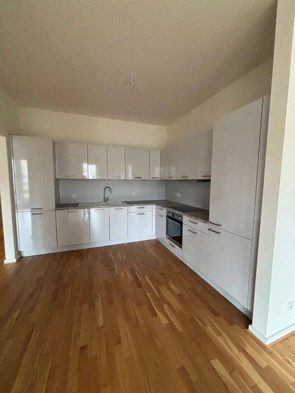 Großzügige 3-Raum-Wohnung mit Einbauküche, Gäste-Bad und Balkon – Dresden – Vorschaubild 8