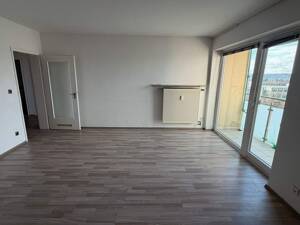 Geräumige 3-Zimmer-Wohnung mit Balkon, Aufzug und Stellplatz in Fürth - Stadtteil Hardhöhe