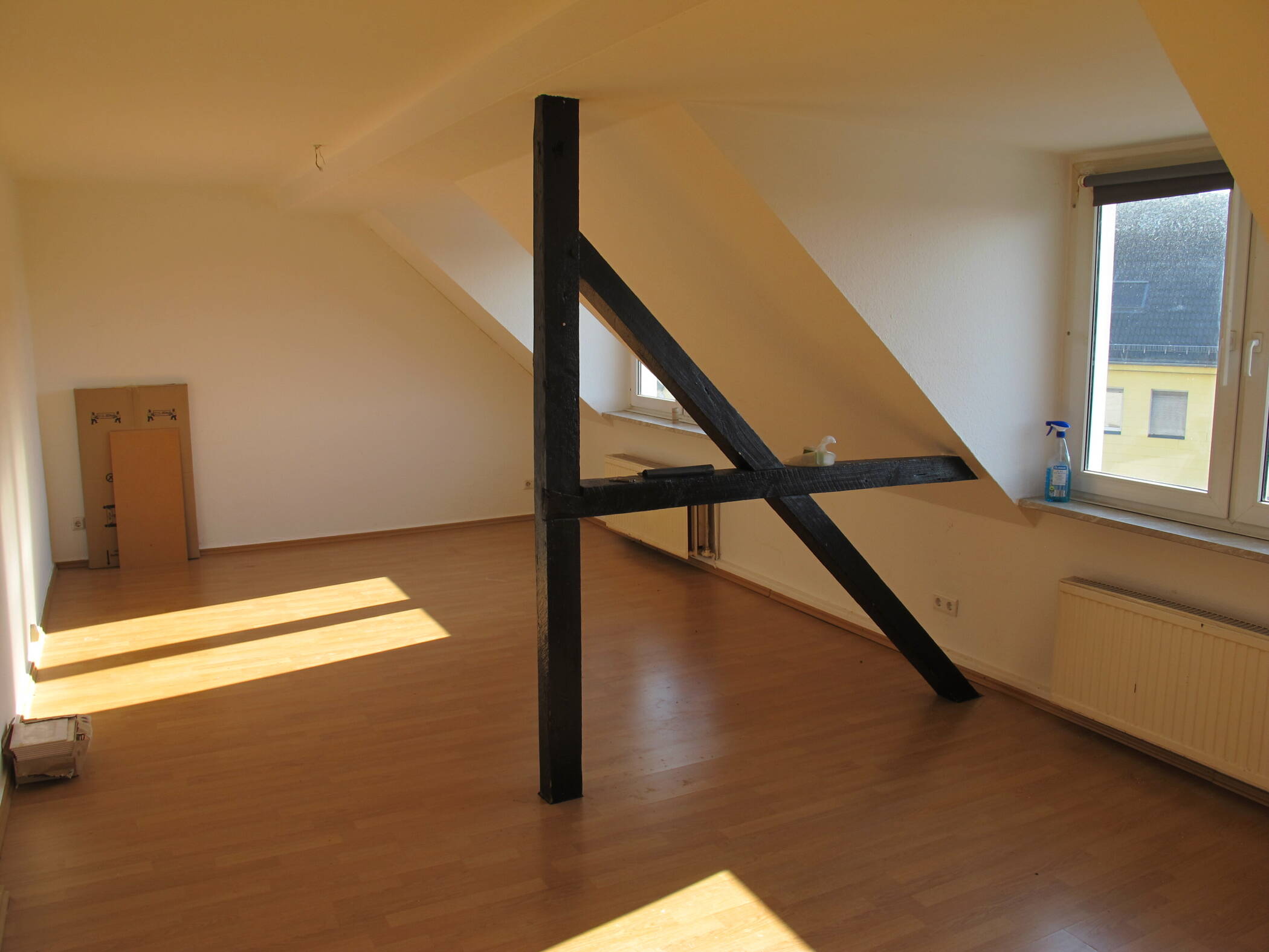Vohwinkel, helle Einzimmerwohnung im Dachgeschoss, Gräfrather Straße Ecke Rubensstraße