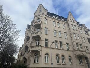 Komplett sanierte Altbauwohnung im 3. Obergeschoss am Bebelplatz - 102 m² Wohnfläche mit Balkon!