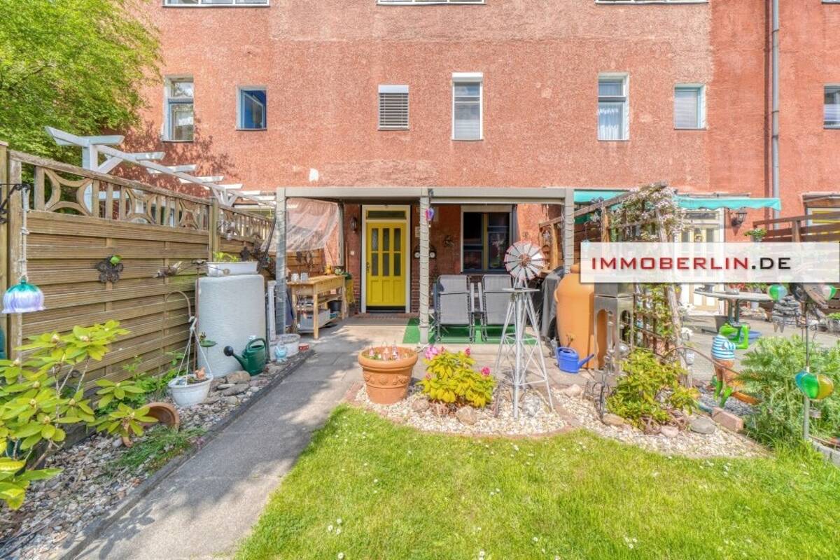 IMMOBERLIN.DE - Klassiker! Komfortables Haus mit schönem Ambiente & Gartenidylle – 12359 Berlin – Bild 1 von 9