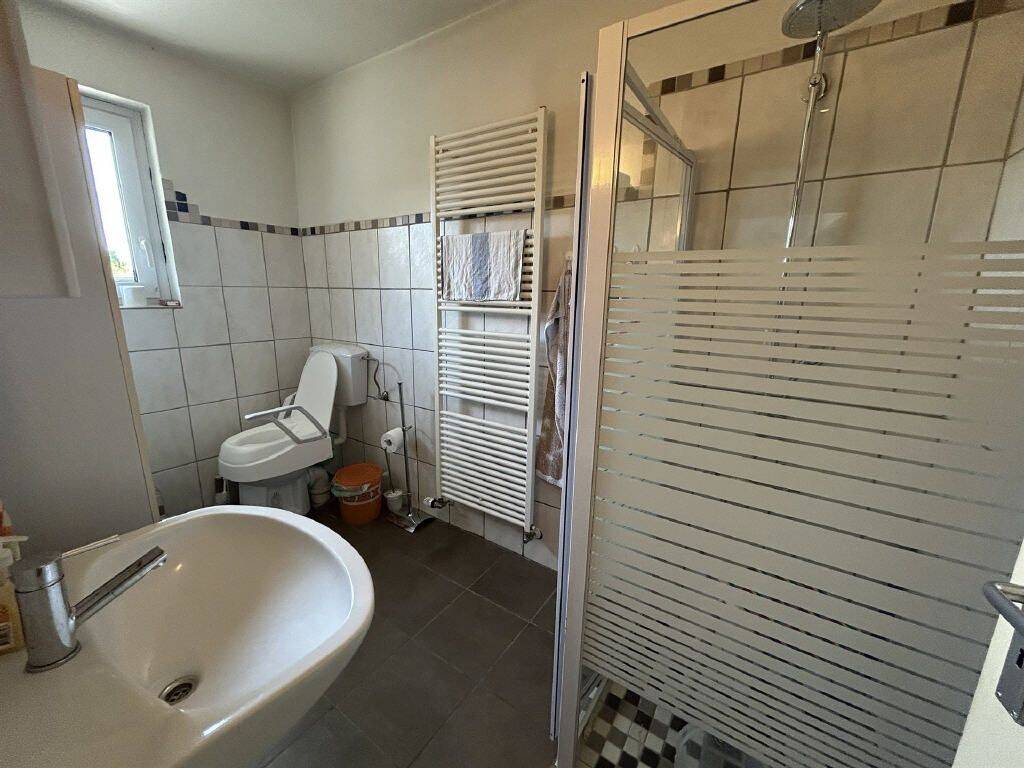 Familienfreundliches Einfamilienhaus mit Garage in Lichtenfels-Rhadern – Lichtenfels – Vorschaubild 9