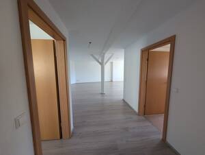 Großzügige Wohnung über den Dächern von Albstadt mit tollem Schnitt in ehemaliger Textilfabrik – 72461 Albstadt – Vorschaubild 3