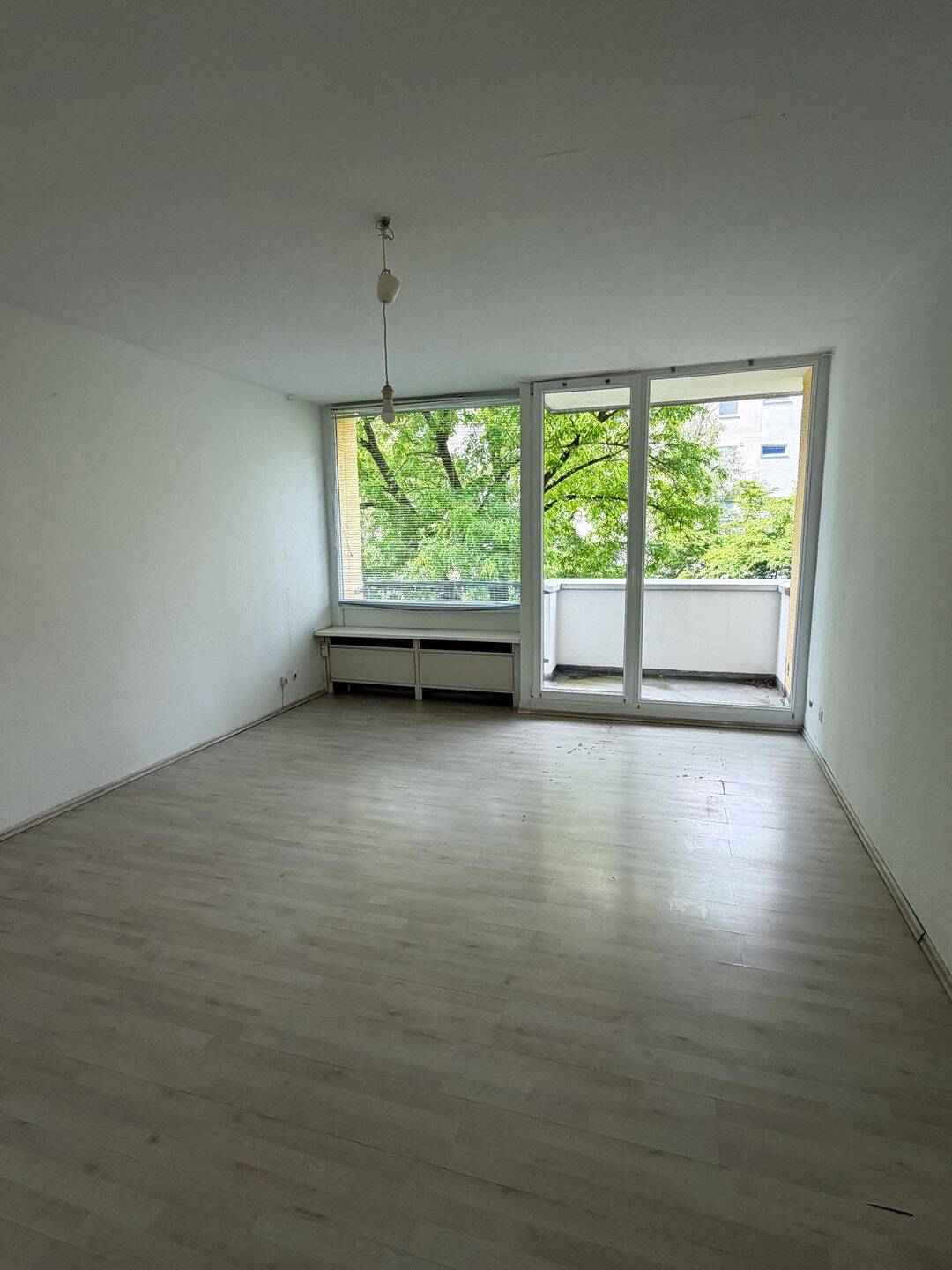 Viel Raum für Ihre Ideen: 3 Zimmer und Balkon mit Grünblick! – Berlin – Vorschaubild 4