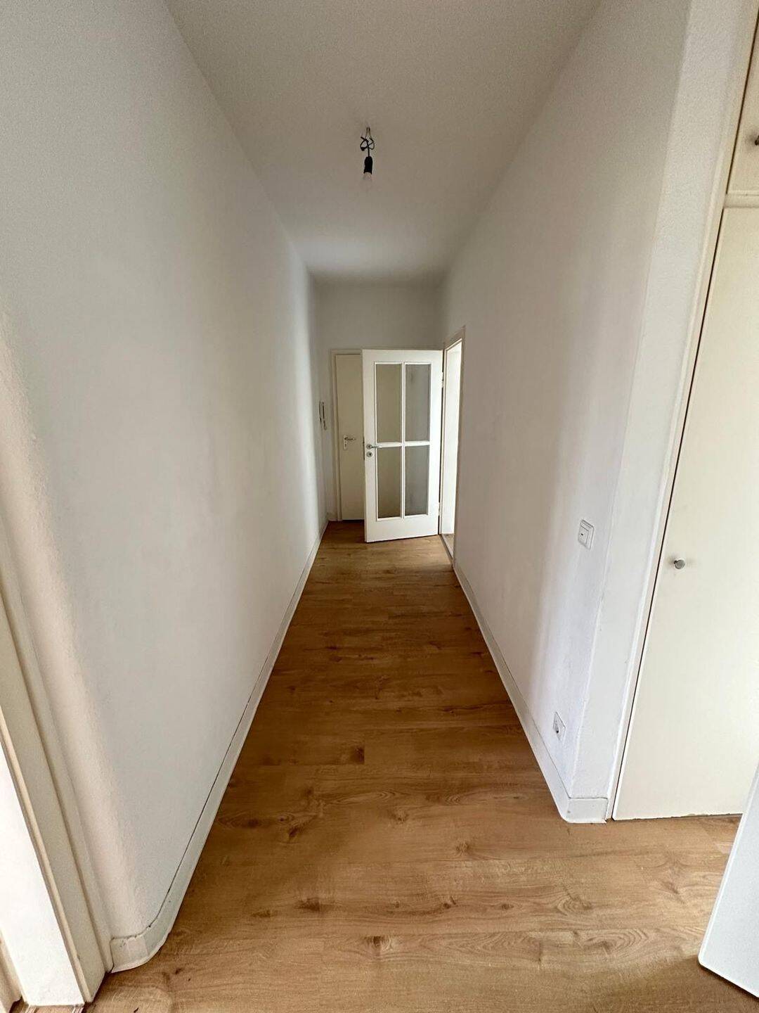 2 Raum-frisch renoviert und zum Einzug bereit – Chemnitz – Vorschaubild 3