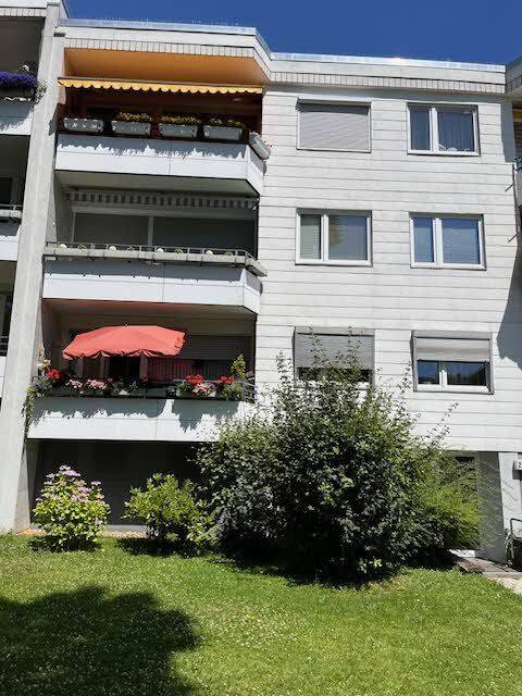 2,5-Raum-Stadtwohnung mit großem Balkon .Am Landgericht