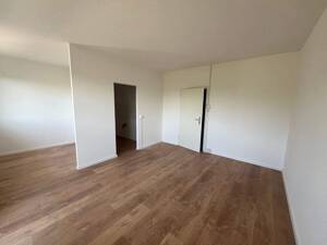 Erste eigene Wohnung gesucht? Modernisierte 1 RW mit Balkon + EBK auf Wunsch – 8062 Zwickau – Vorschaubild 4