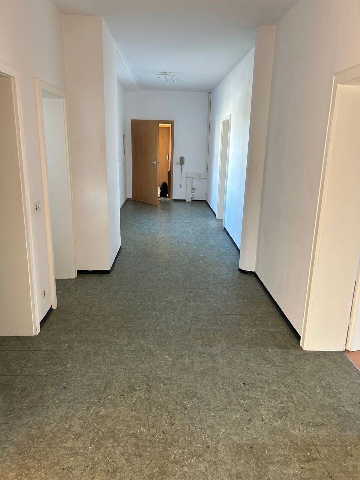 4 ZKB Regensburg West – 93049 Regensburg – Bild 1 von 1