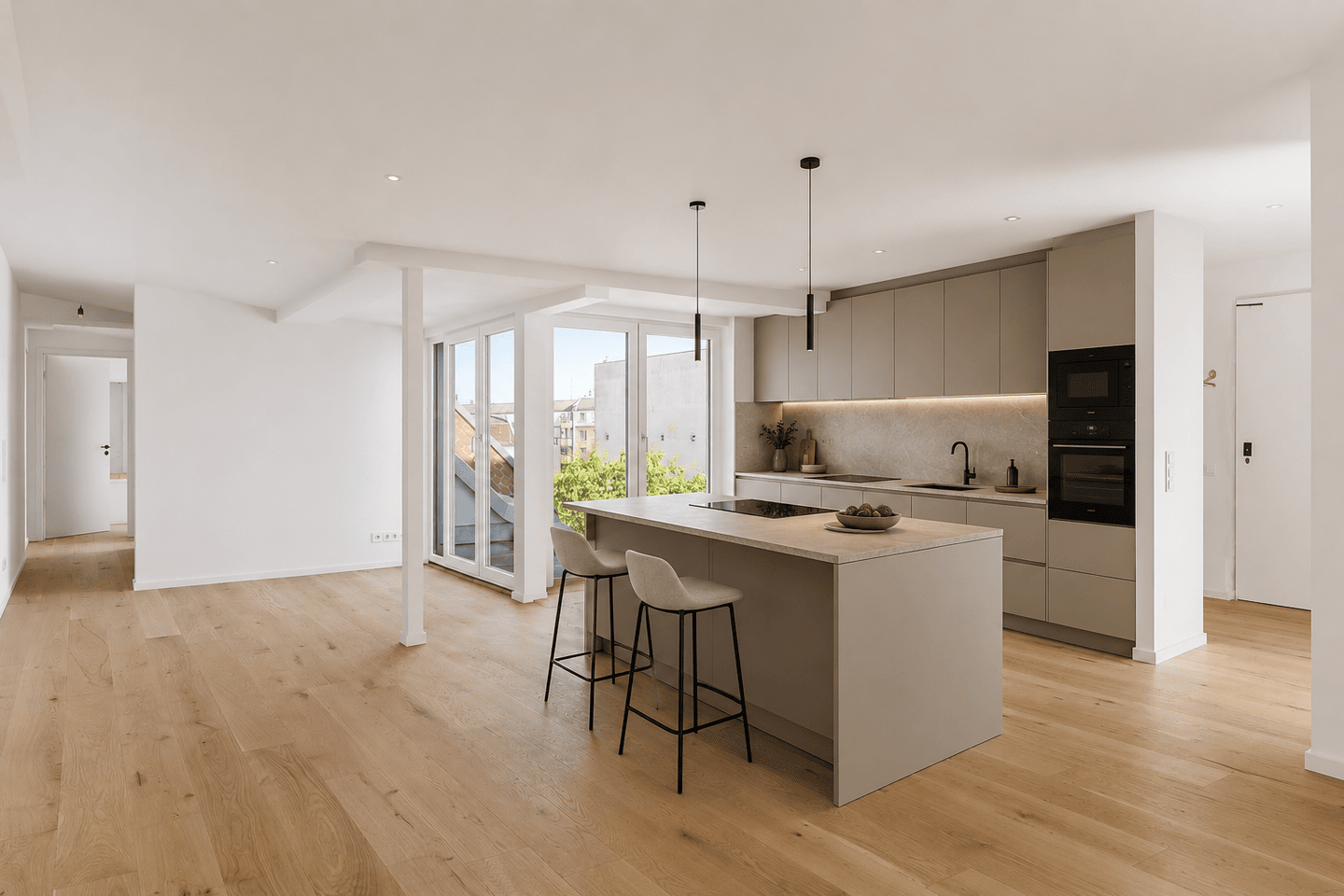 Erstbezug von klimatisierter 4-Zimmer-Dachgeschosswohnung mit Ost- und Westterrasse in Kiezlage