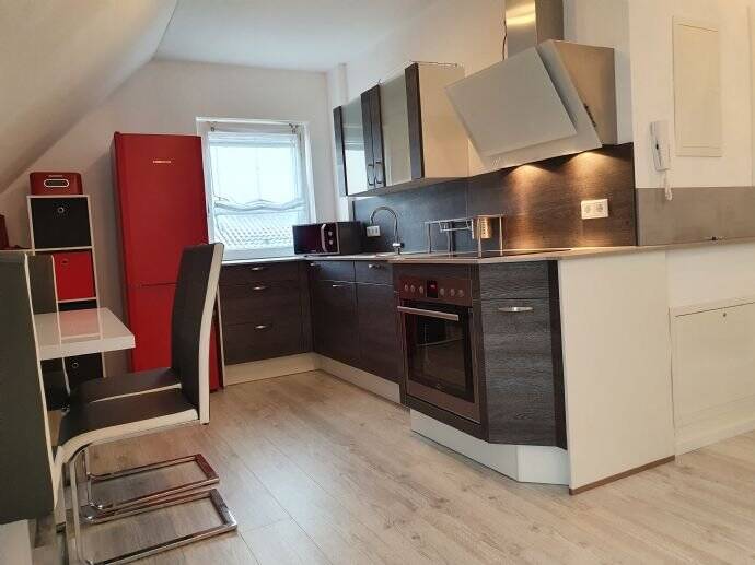Helle, moderne 2-Zimmer-DG-Wohnung in zentraler Lage im Süden von Ingolstadt
