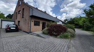 Top gepflegte Liegenschaft in gesuchter Lage von Rheydt ! Garten, Terrasse, Balkon und Garage