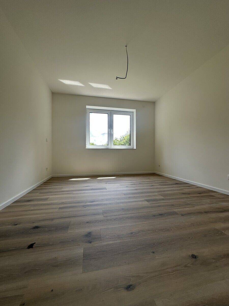NEUBAU - Reihenmittelhaus mit Terrasse, Carport, Schuppen und Wallbox! – Oldenburg – Vorschaubild 4
