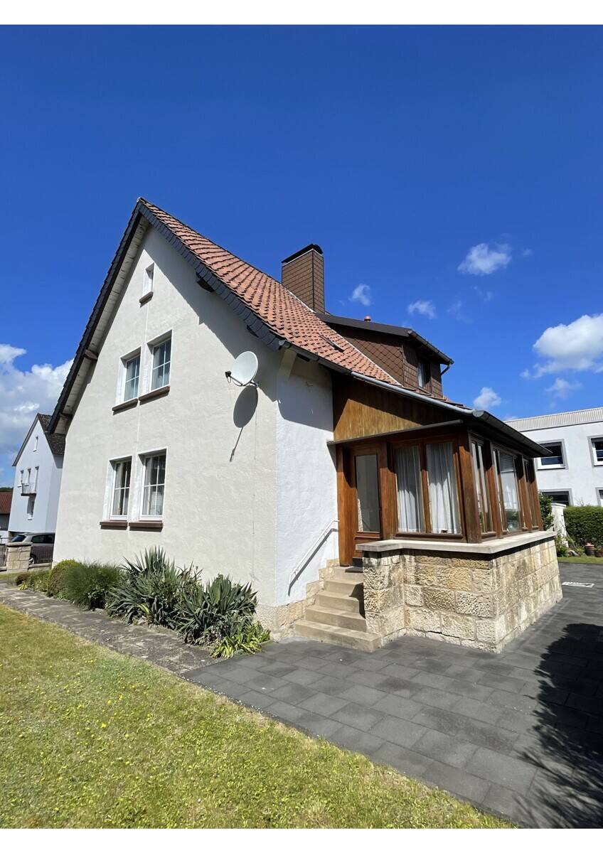 Charmantes Einfamilienhaus mit offenem Grundriss und Ausbaupotenzial in beliebter Lage von Alfeld – Alfeld (Leine) – Bild 1 von 9