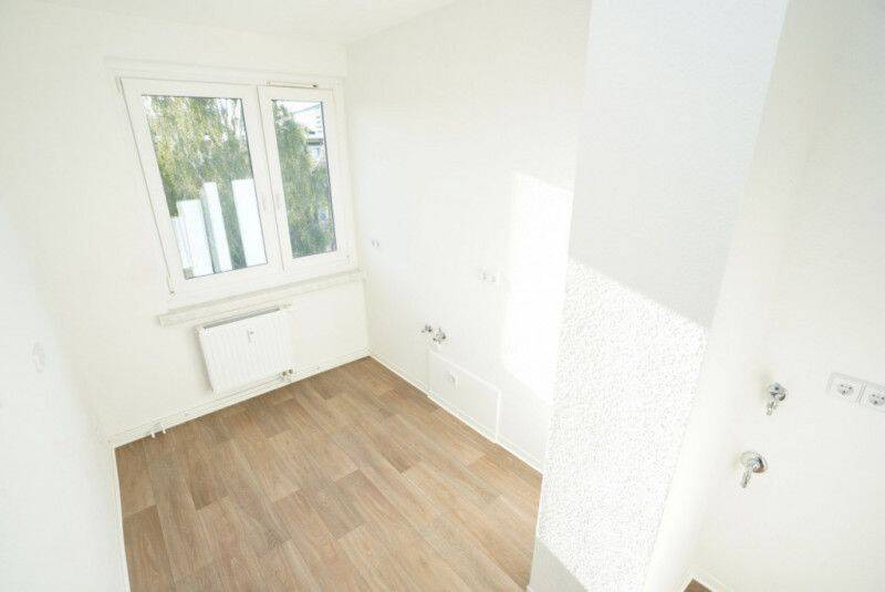 Erstbezug / Dusche / großes Wohnzimmer – Chemnitz – Vorschaubild 2