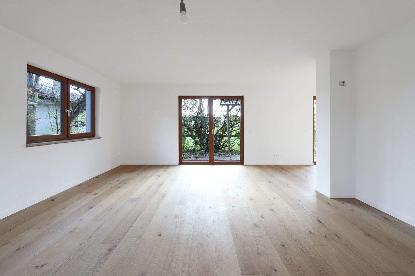 Modern wohnen, ruhig leben – Top Saniertes Einfamilienhaus mit Terrasse und Garage – Wolfratshausen – Vorschaubild 2