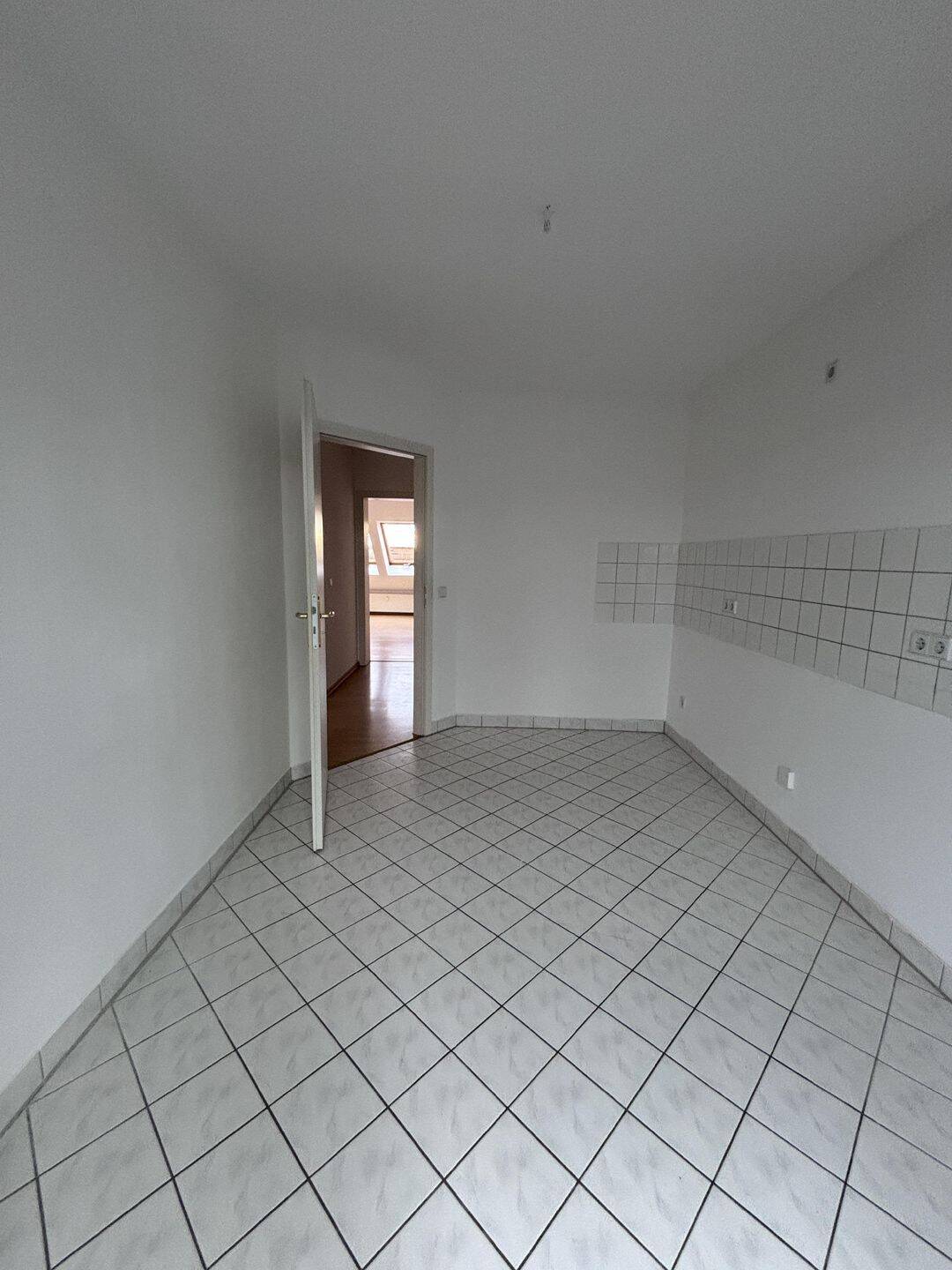 ruhige Seitenstraße auf dem Kaßberg, großer Innenhof, mit Balkon – Chemnitz – Vorschaubild 9