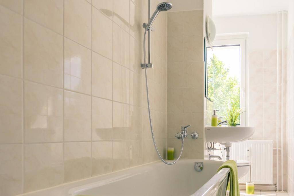 Helle 2-Raum-Wohnung mit Balkon – Chemnitz – Vorschaubild 3