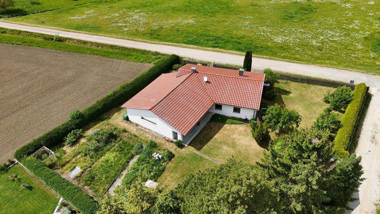 NATUR PUR - Einzigartiger Bungalow direkt am Feldrand in Gerolfingen-Aufkirchen – Gerolfingen – Vorschaubild 2