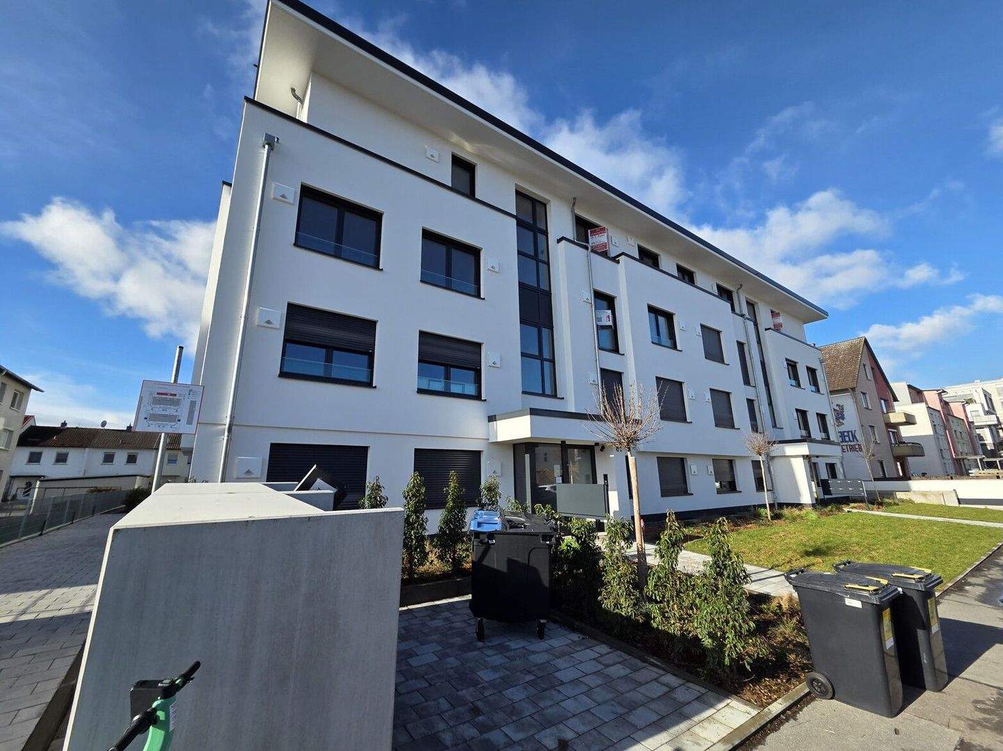 Zweizimmerpenthouse mit großer Dachterrasse , EBK, Aufzug, TG-Stellplatz in Mainz-Kastel – Wiesbaden – Vorschaubild 3