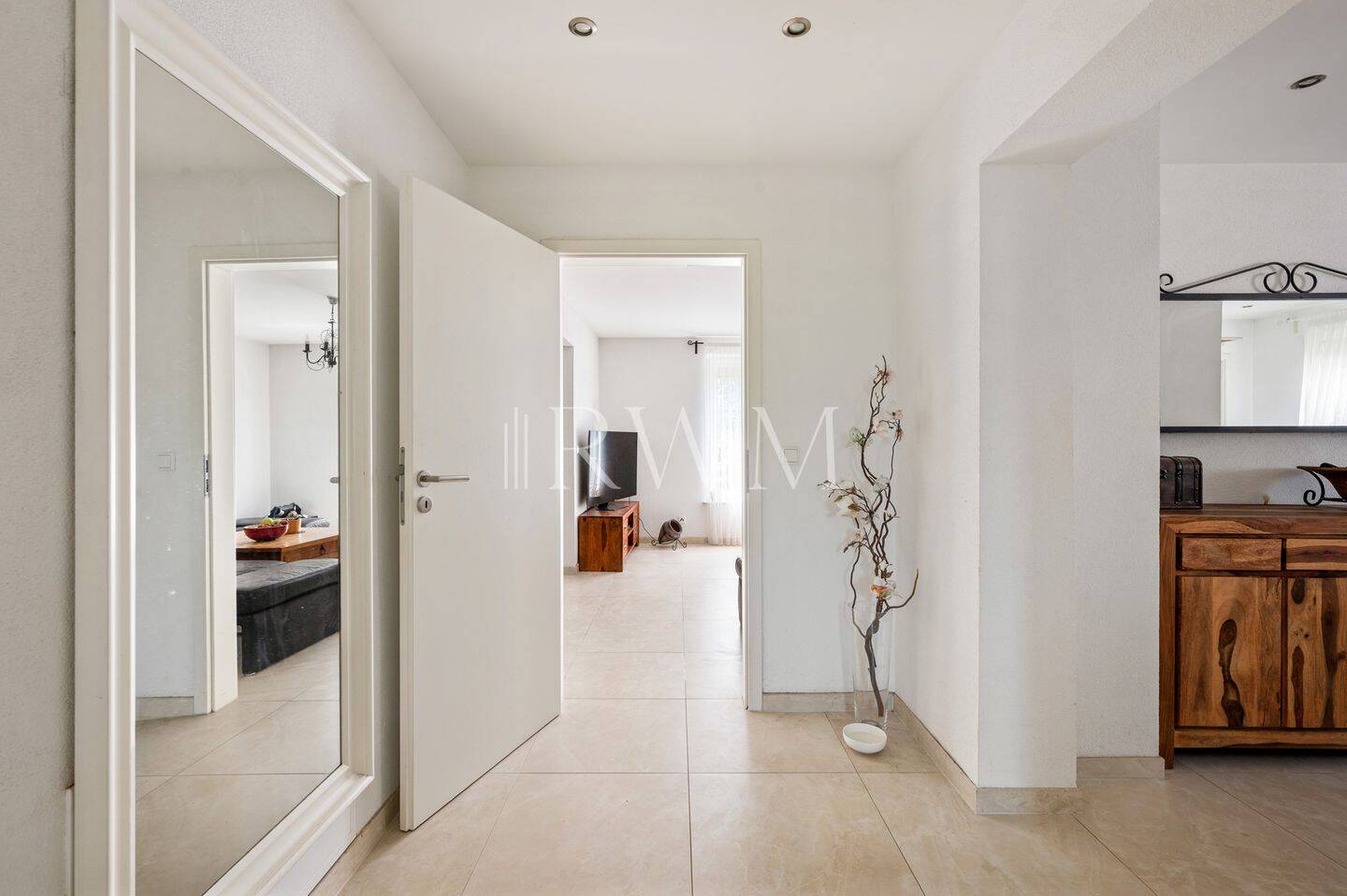 Hochwertig renovierte 5,5-Zimmer-Wohnung mit Balkon in grüner Umgebung (Stuttgart-Zuffenhausen) – Stuttgart – Vorschaubild 4