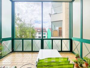 Stilvolle 2-Zimmerwohnung mit EBK und Balkon im beliebten Heusteigviertel! – 70180 Stuttgart – Vorschaubild 2