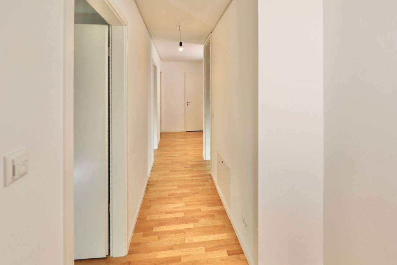 HOCHWERTIGE EINBAUKÜCHE, PARKETTBODEN & FUSSBODENHEIZUNG - 2 BALKONE - AUFZUG & TG-STELLPLATZ – Berlin – Vorschaubild 2